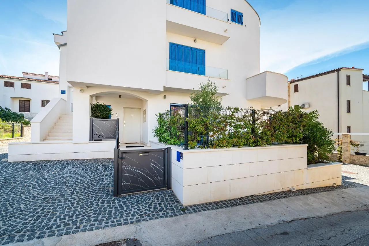 The Luxury Nest Zadar - Private Heated Pool Apartment 0*,